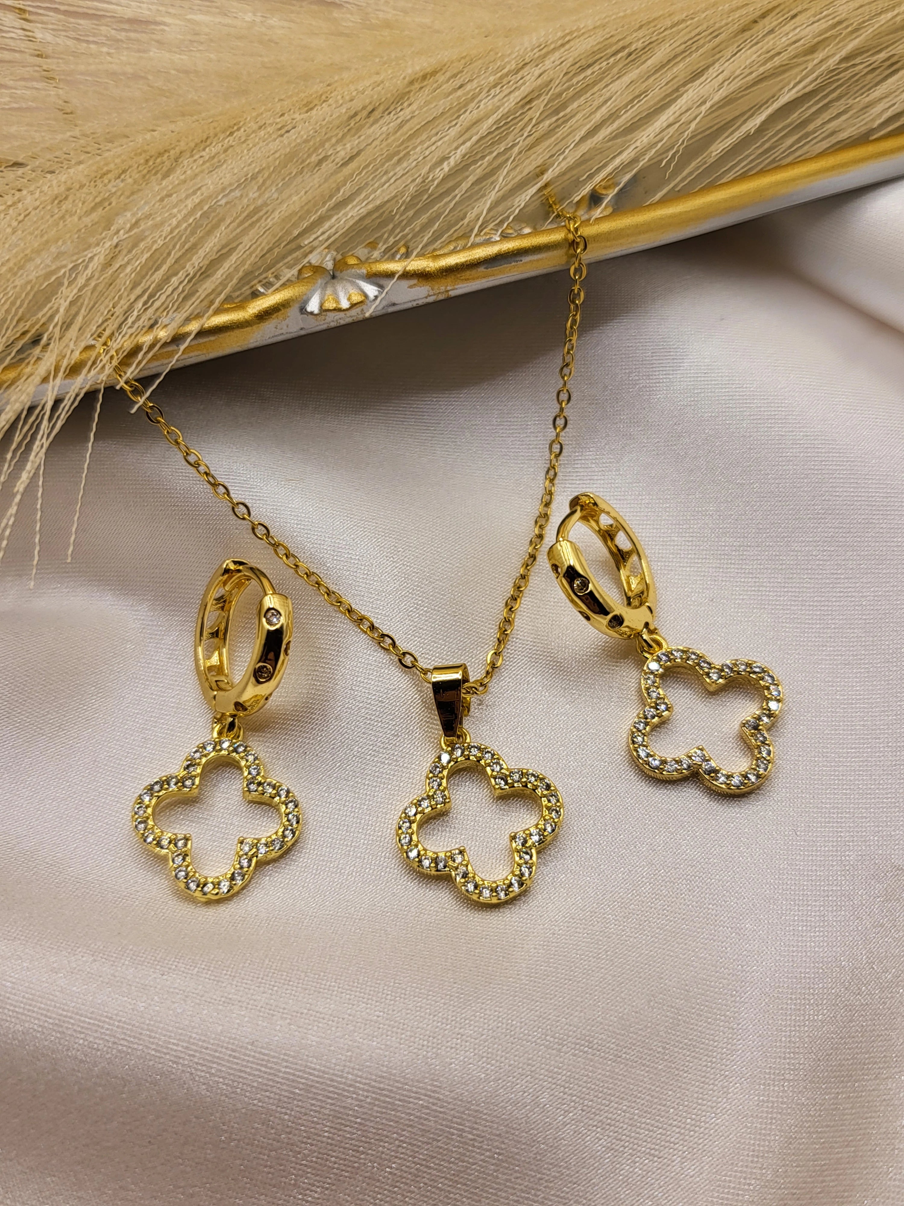 Martha Clover Necklace