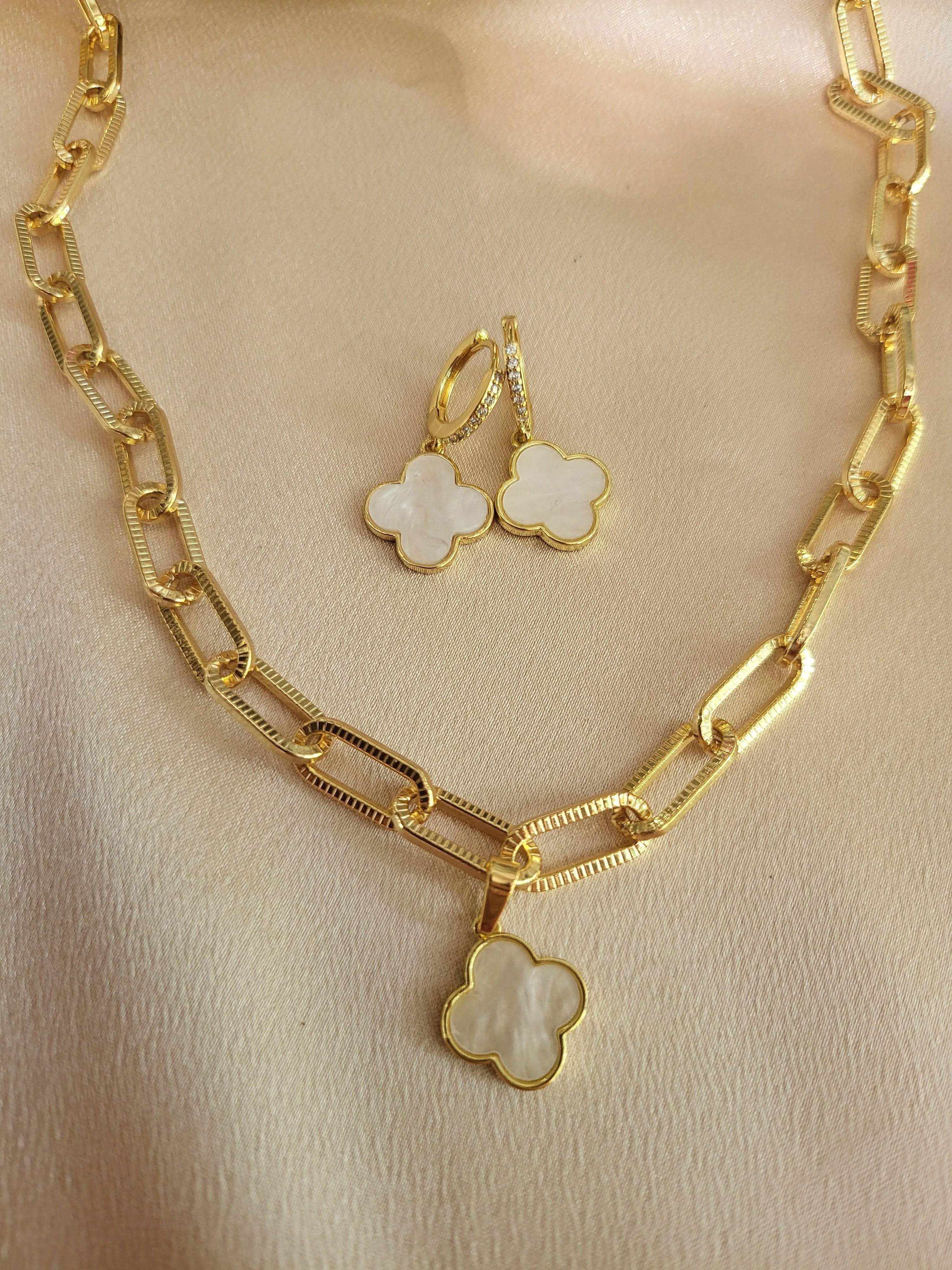 Gold Mother of Pearl Clover Jewelry Set