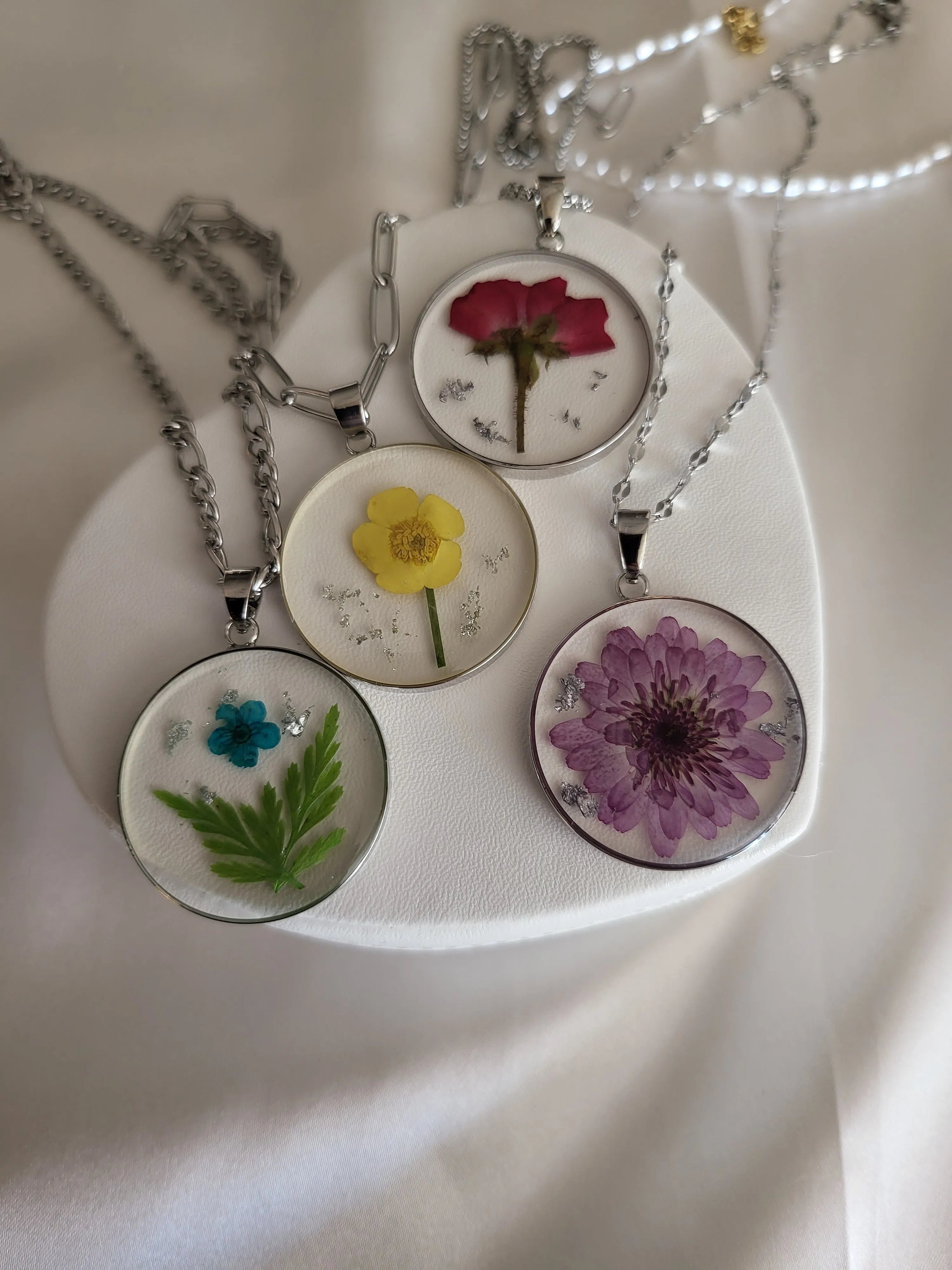 Silver Real Dried Birth Month Flower Necklace product images.