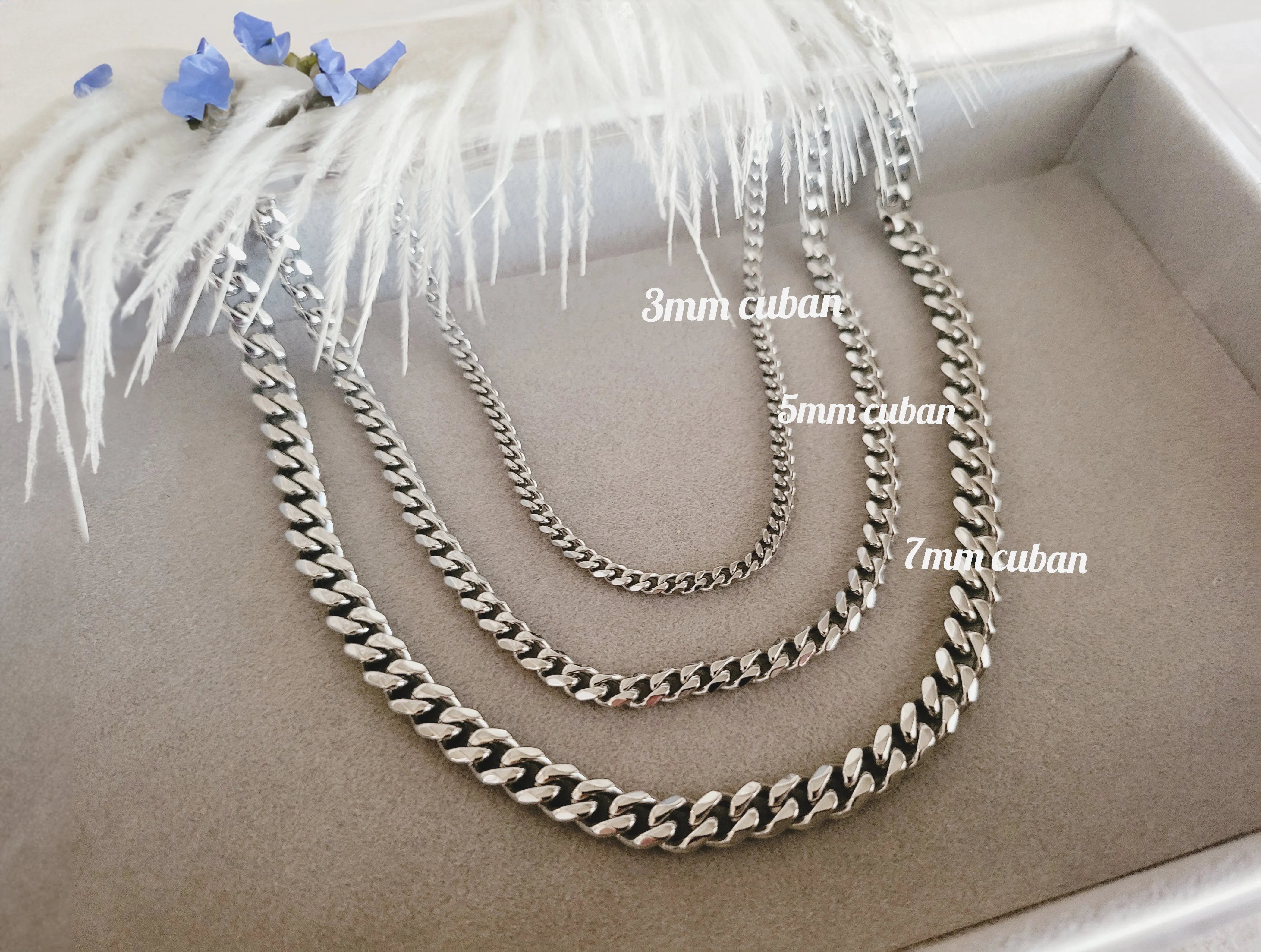 Silver Stainless Steel Non Tarnish Unisex Chain Necklace product images.