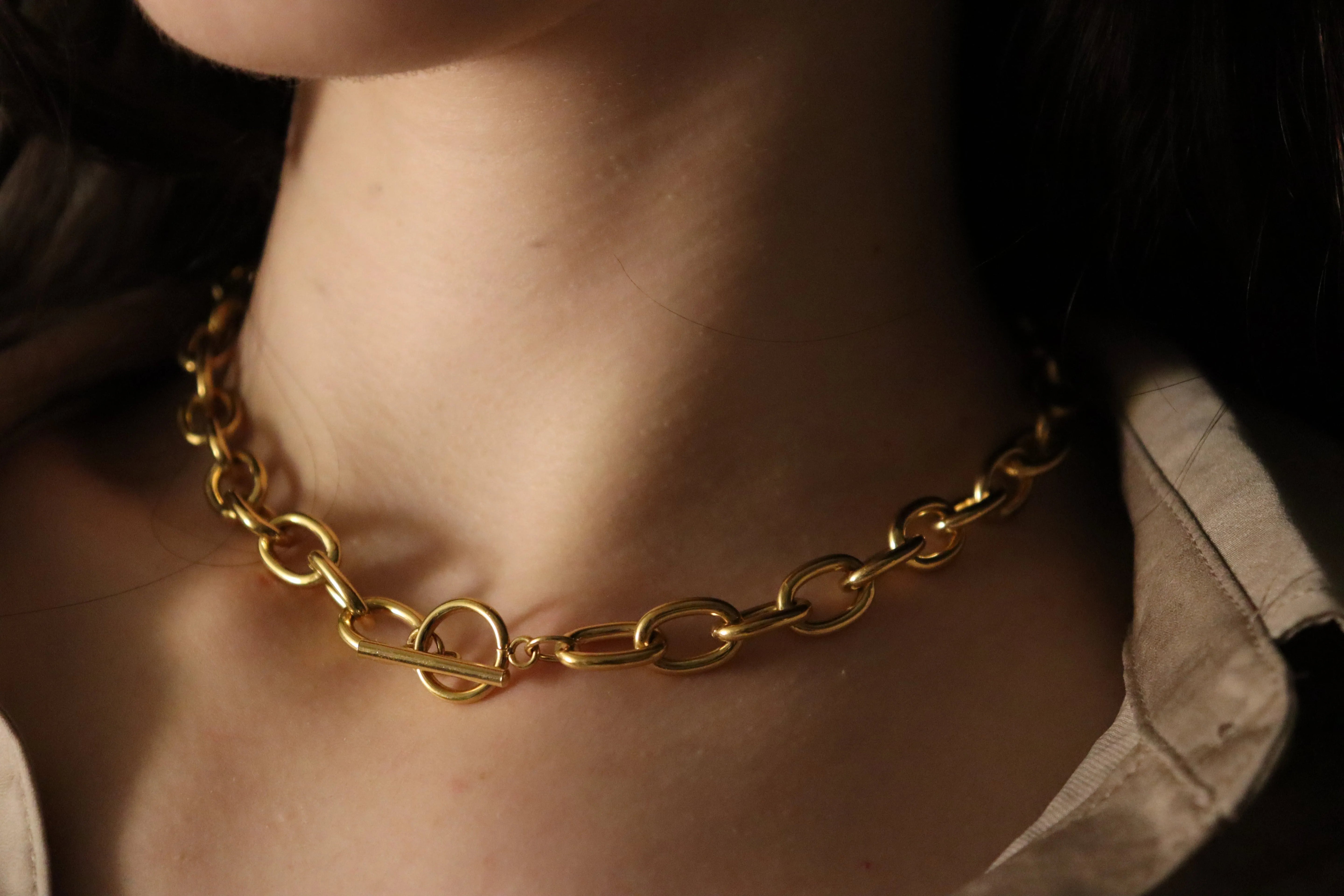 Tara Toggle Chunky Necklace product images.