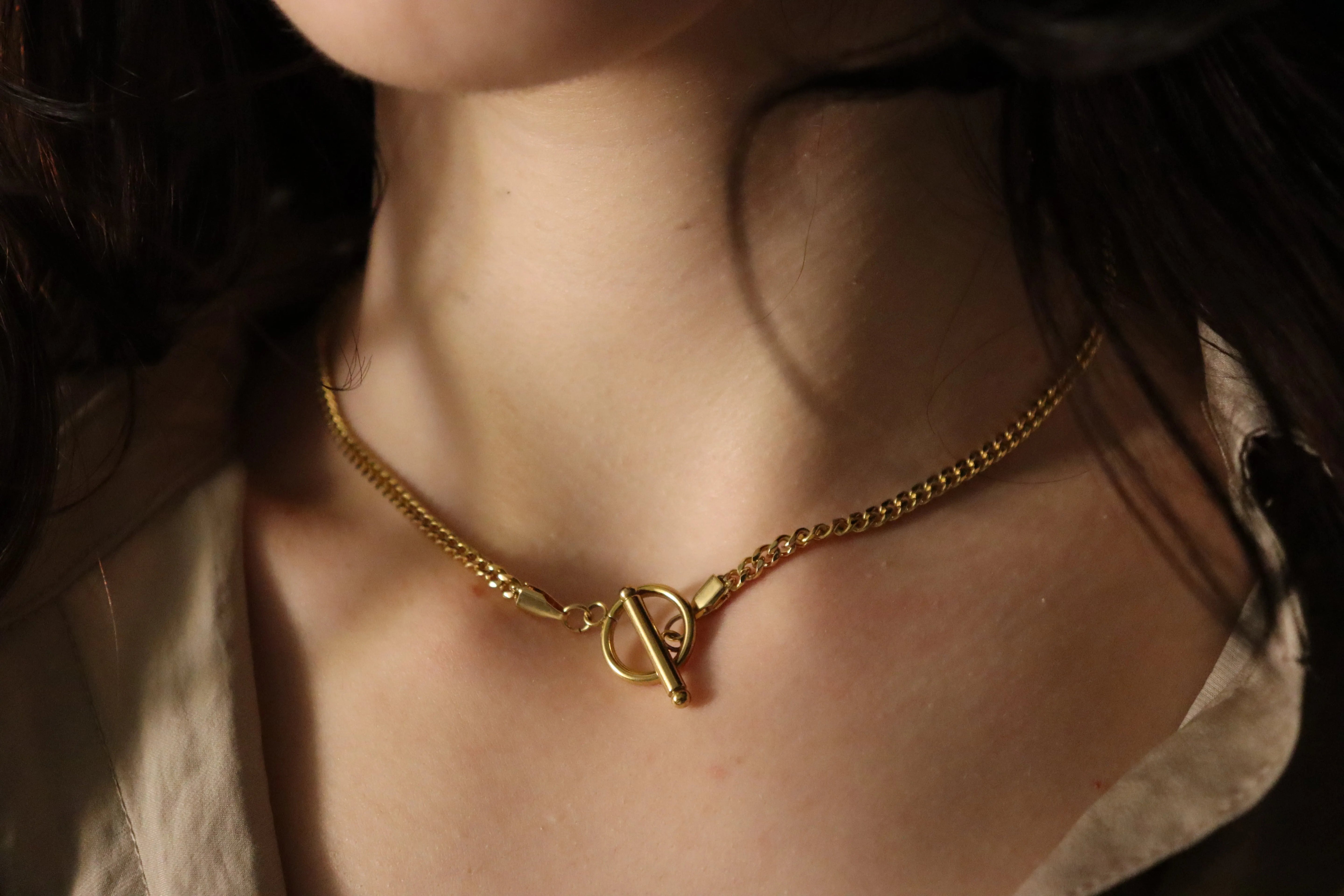 Tara Toggle Chunky Necklace product images.