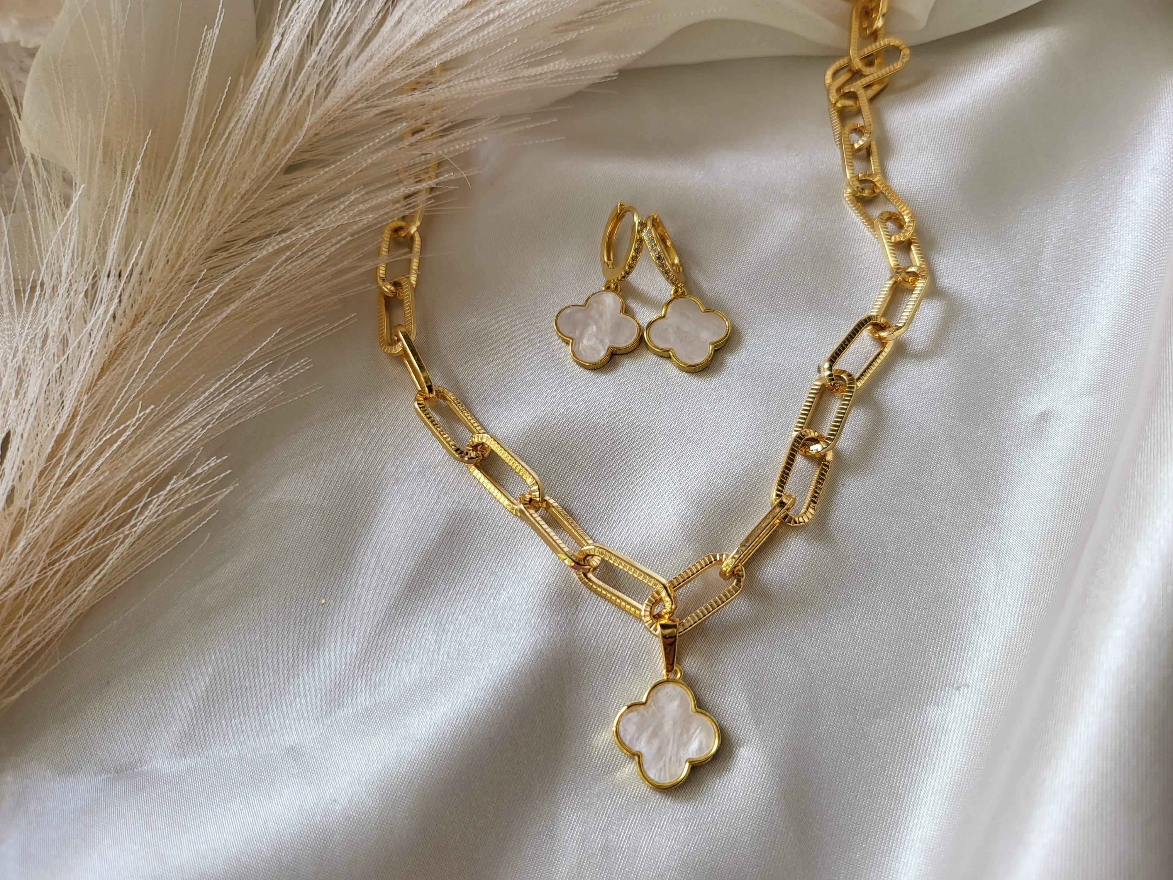 Gold Mother of Pearl Clover Jewelry Set